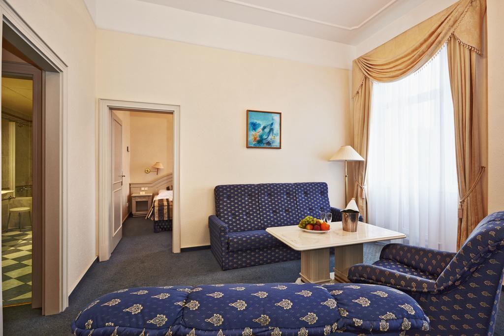 Ensana Hotel Pacifik 마리안스케 라즈네 외부 사진